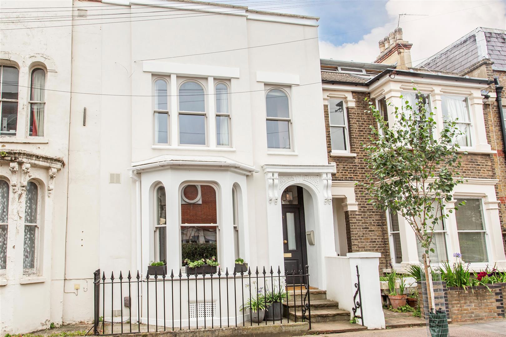 College Terrace, Mile End
